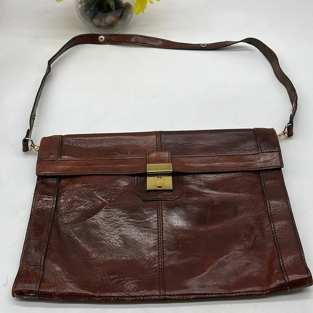 Bond Street Italy Vintage Leather Satchel. BRN3805C